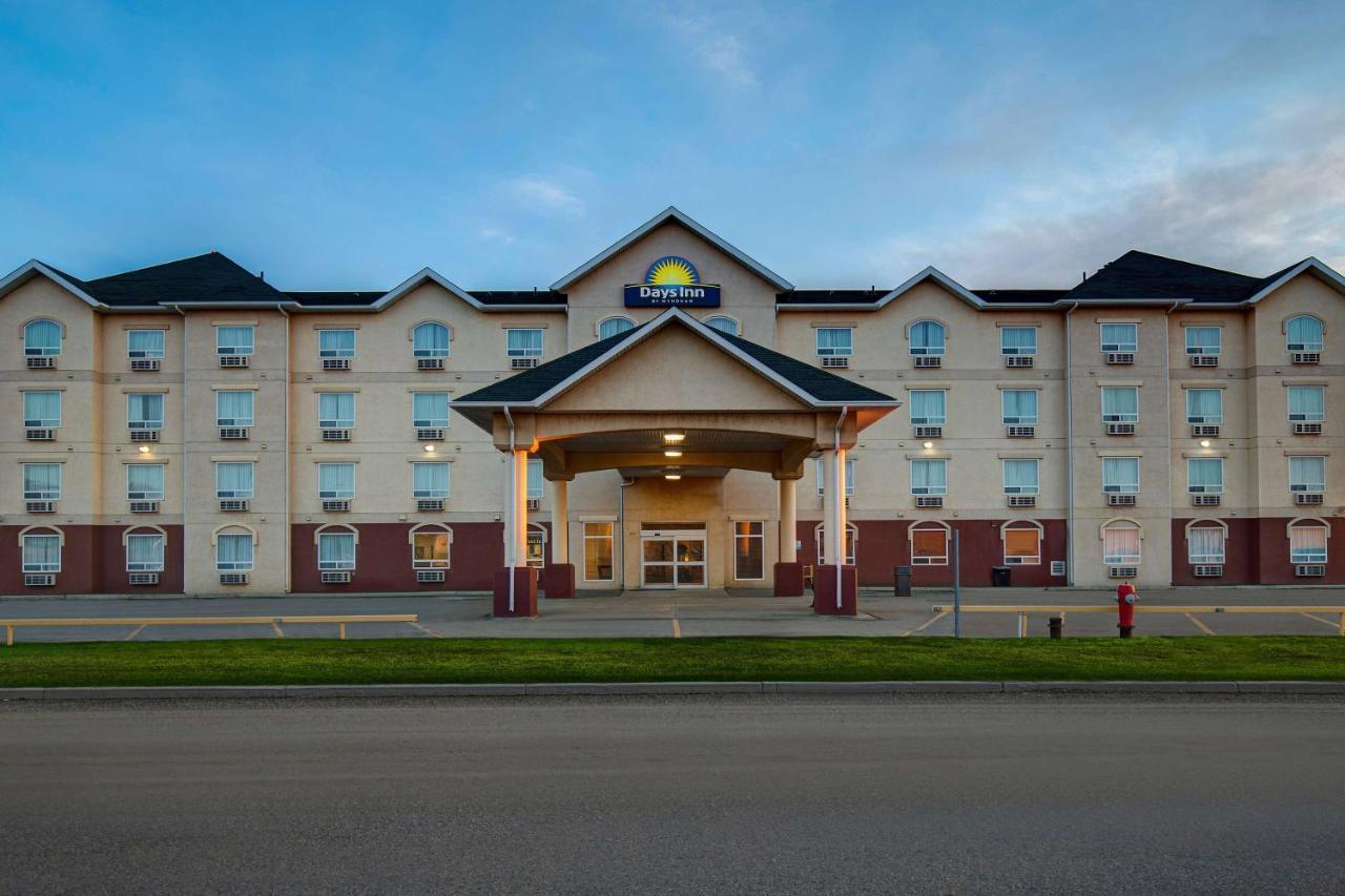 Days Inn By Wyndham Досон-Крик Экстерьер фото